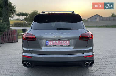 Внедорожник / Кроссовер Porsche Cayenne 2015 в 