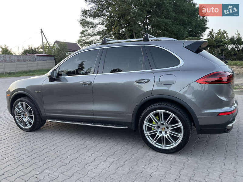 Внедорожник / Кроссовер Porsche Cayenne 2015 в Луцке