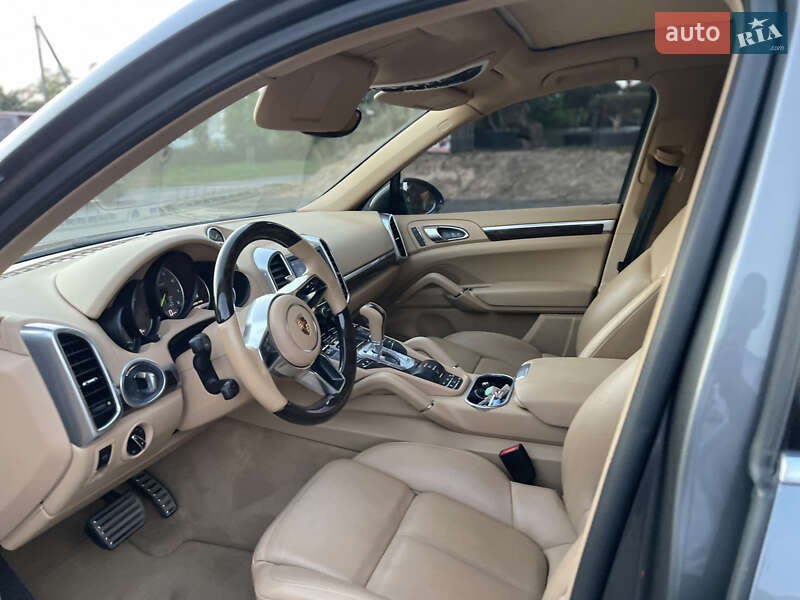 Внедорожник / Кроссовер Porsche Cayenne 2015 в Луцке