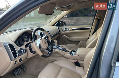 Внедорожник / Кроссовер Porsche Cayenne 2015 в 