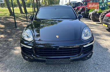 Внедорожник / Кроссовер Porsche Cayenne 2017 в 