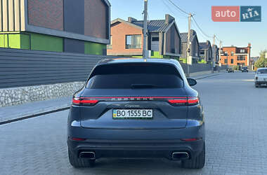 Внедорожник / Кроссовер Porsche Cayenne 2018 в 