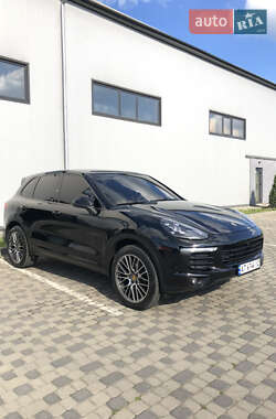 Позашляховик / Кросовер Porsche Cayenne 2015 в 