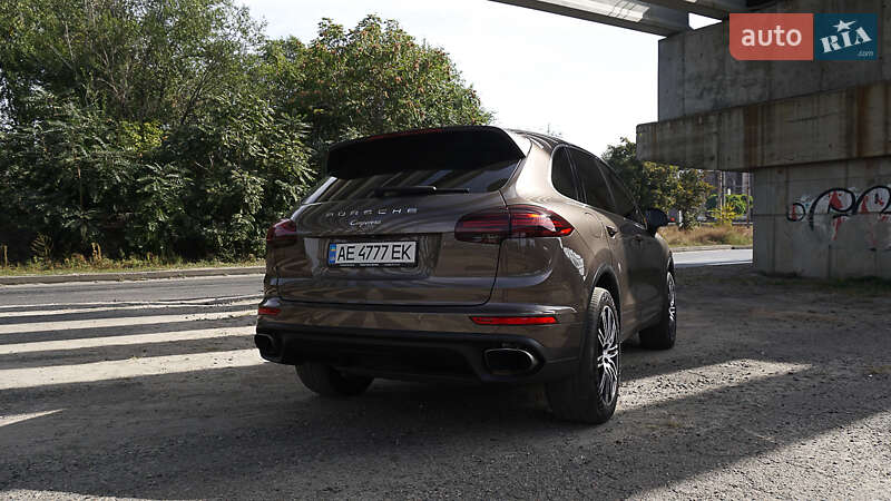 Позашляховик / Кросовер Porsche Cayenne 2015 в Дніпрі