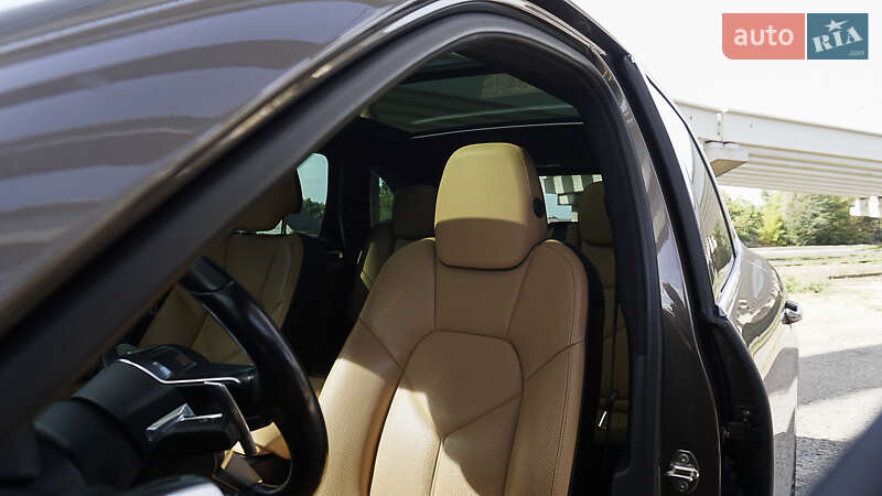 Позашляховик / Кросовер Porsche Cayenne 2015 в Дніпрі