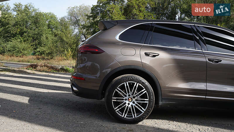 Позашляховик / Кросовер Porsche Cayenne 2015 в Дніпрі