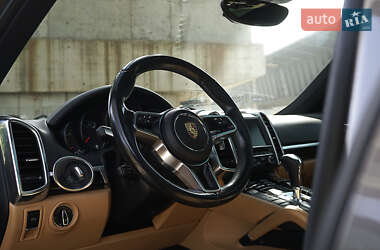 Внедорожник / Кроссовер Porsche Cayenne 2015 в 