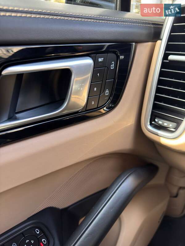 Внедорожник / Кроссовер Porsche Cayenne 2022 в Киеве фото 33 Внедорожник / Кроссовер Porsche Cayenne 2022 в Киеве