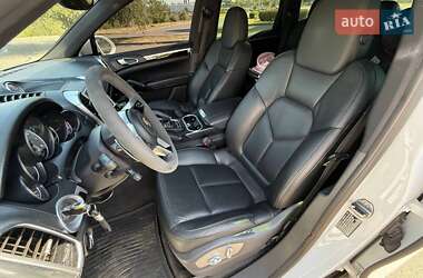 Внедорожник / Кроссовер Porsche Cayenne 2014 в 