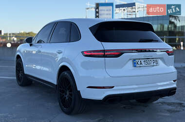 Внедорожник / Кроссовер Porsche Cayenne 2018 в 