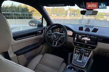 Внедорожник / Кроссовер Porsche Cayenne 2018 в 