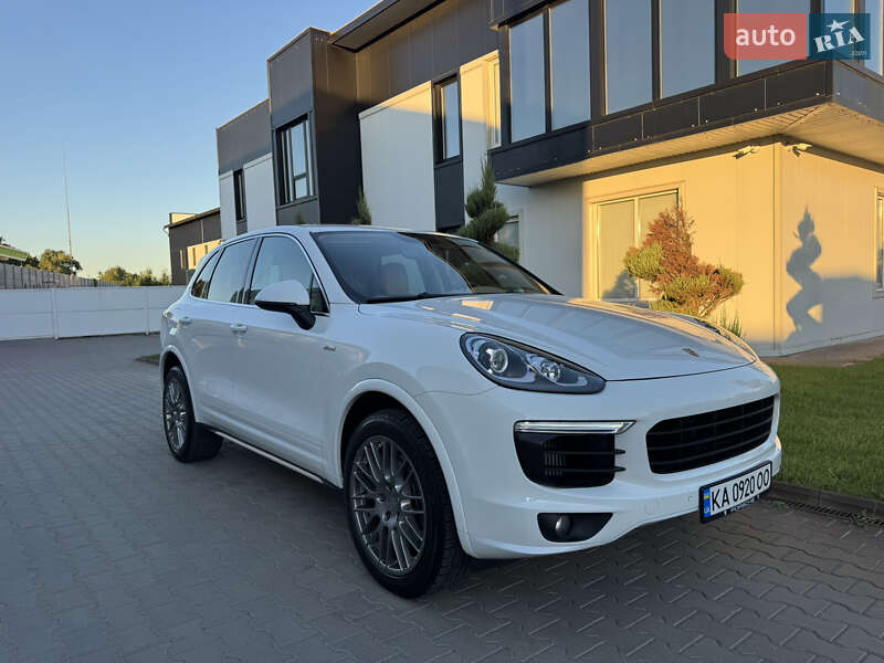 Внедорожник / Кроссовер Porsche Cayenne 2015 в 