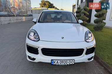Внедорожник / Кроссовер Porsche Cayenne 2015 в 