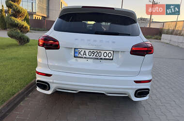 Внедорожник / Кроссовер Porsche Cayenne 2015 в 