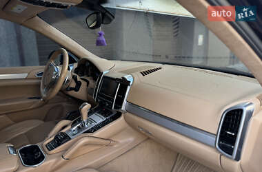 Внедорожник / Кроссовер Porsche Cayenne 2010 в 