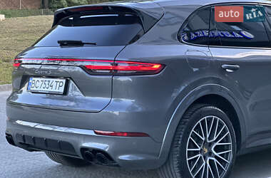Внедорожник / Кроссовер Porsche Cayenne 2019 в 