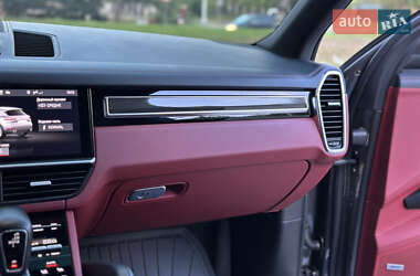 Внедорожник / Кроссовер Porsche Cayenne 2019 в 