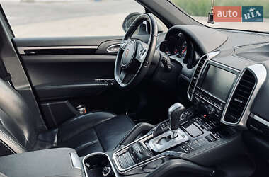 Внедорожник / Кроссовер Porsche Cayenne 2014 в 