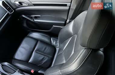 Внедорожник / Кроссовер Porsche Cayenne 2012 в 