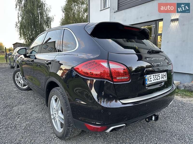 Позашляховик / Кросовер Porsche Cayenne 2011 в Любешові