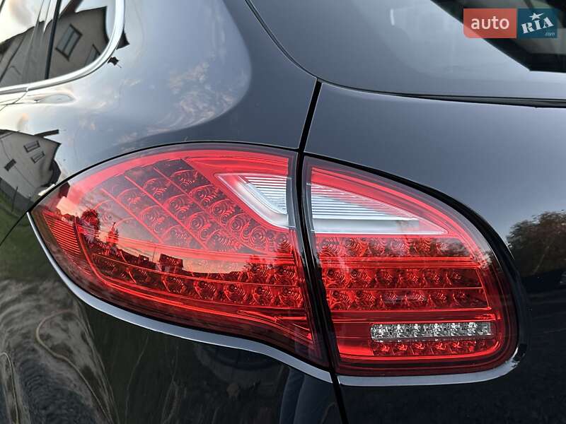 Позашляховик / Кросовер Porsche Cayenne 2011 в Любешові