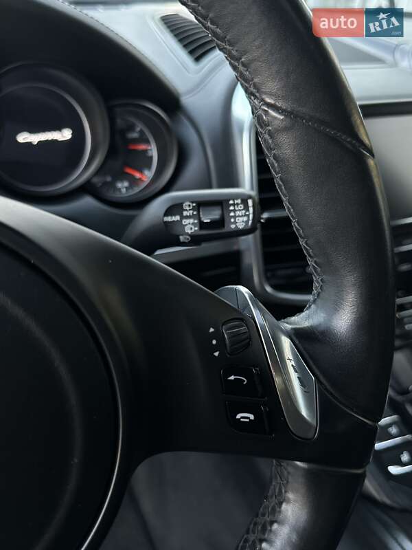 Позашляховик / Кросовер Porsche Cayenne 2011 в Любешові
