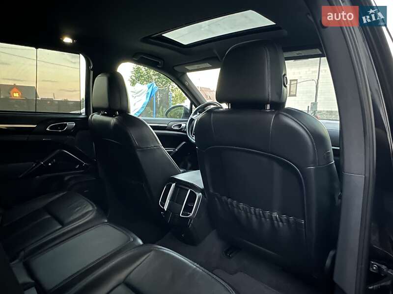 Позашляховик / Кросовер Porsche Cayenne 2011 в Любешові