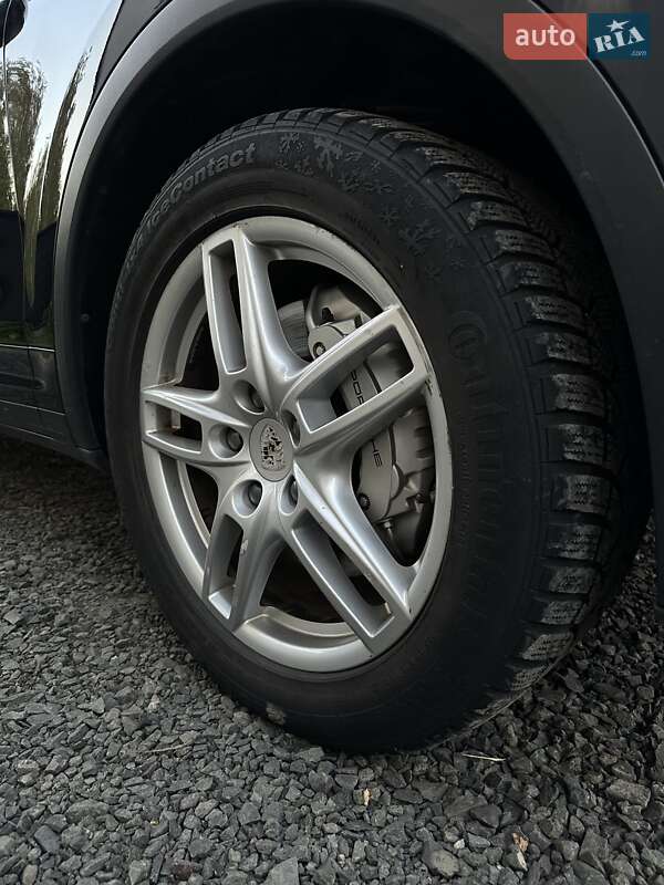 Позашляховик / Кросовер Porsche Cayenne 2011 в Любешові