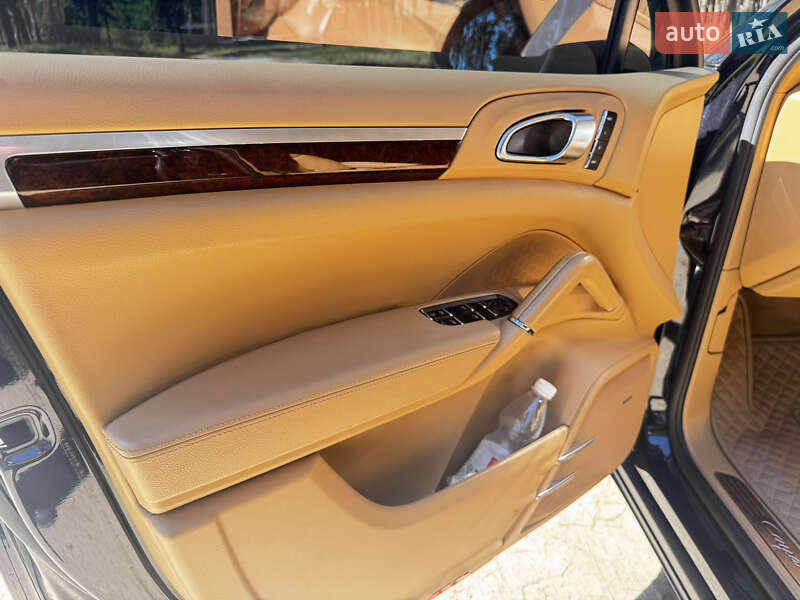 Внедорожник / Кроссовер Porsche Cayenne 2011 в Чернигове