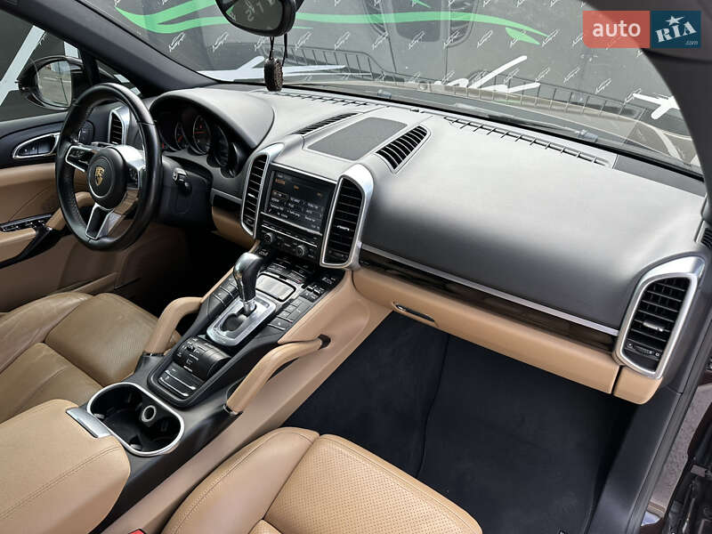 Позашляховик / Кросовер Porsche Cayenne 2016 в Києві
