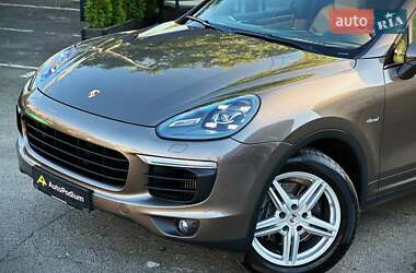 Внедорожник / Кроссовер Porsche Cayenne 2016 в 