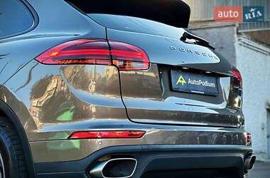Внедорожник / Кроссовер Porsche Cayenne 2016 в 