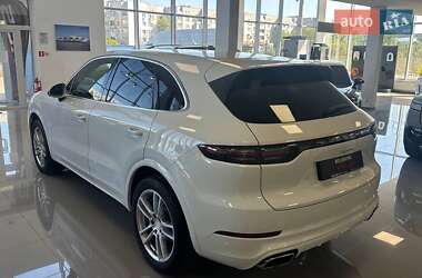 Позашляховик / Кросовер Porsche Cayenne 2022 в 