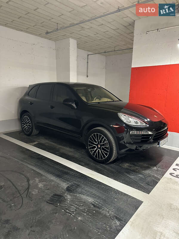 Позашляховик / Кросовер Porsche Cayenne 2013 в Ужгороді