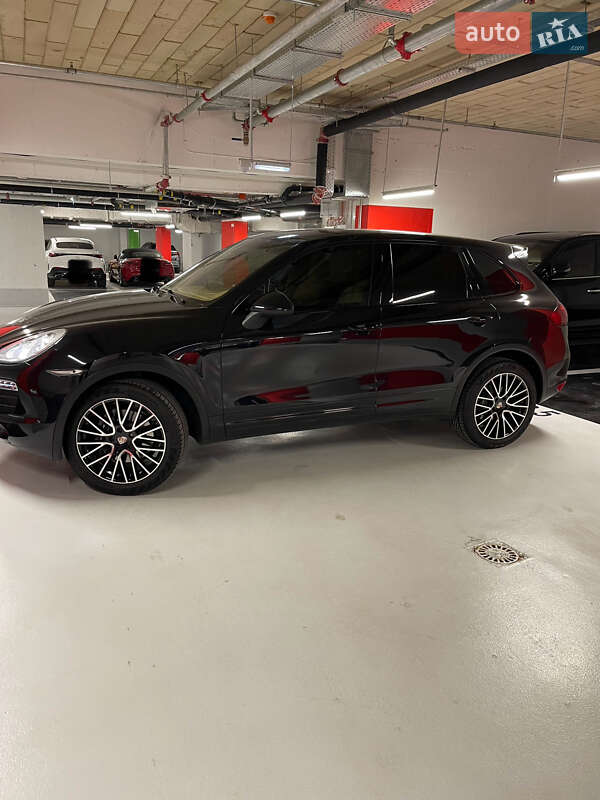 Позашляховик / Кросовер Porsche Cayenne 2013 в Ужгороді