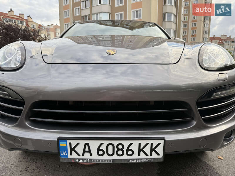Внедорожник / Кроссовер Porsche Cayenne 2012 в Святопетровское