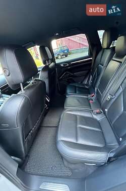 Позашляховик / Кросовер Porsche Cayenne 2012 в 