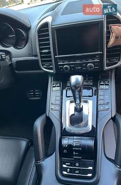 Позашляховик / Кросовер Porsche Cayenne 2012 в 