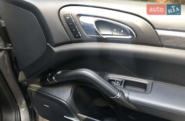 Позашляховик / Кросовер Porsche Cayenne 2012 в 
