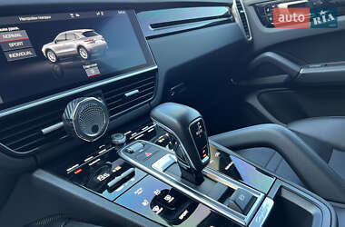 Внедорожник / Кроссовер Porsche Cayenne 2019 в 