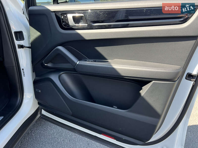 Внедорожник / Кроссовер Porsche Cayenne 2019 в Днепре