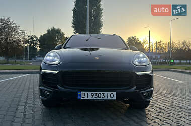 Внедорожник / Кроссовер Porsche Cayenne 2017 в 