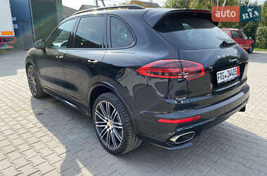 Внедорожник / Кроссовер Porsche Cayenne 2017 в 