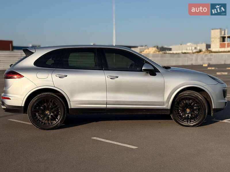 Позашляховик / Кросовер Porsche Cayenne 2016 в Львові