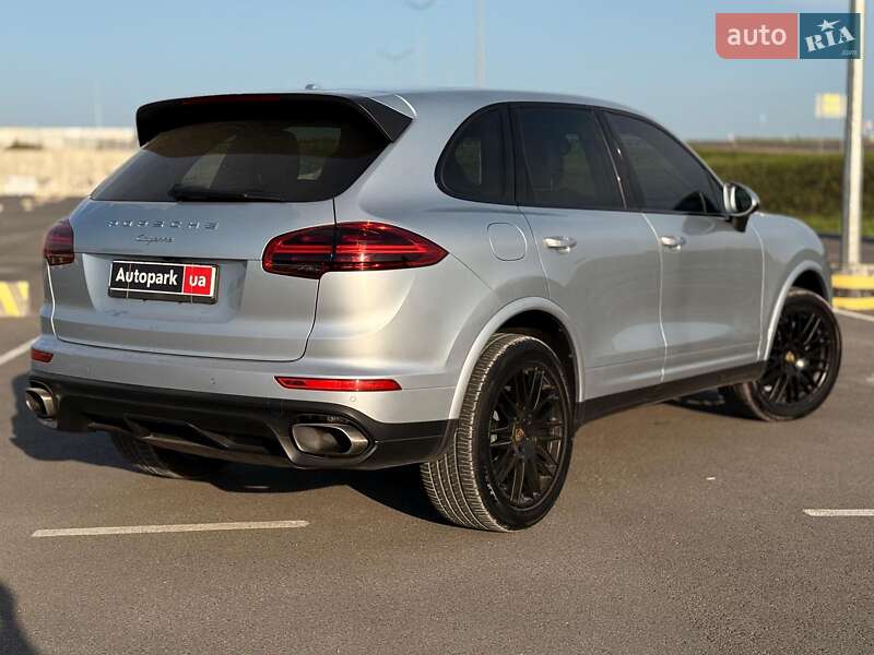 Позашляховик / Кросовер Porsche Cayenne 2016 в Львові