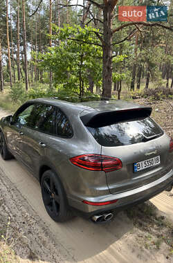 Позашляховик / Кросовер Porsche Cayenne 2015 в 