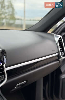 Внедорожник / Кроссовер Porsche Cayenne 2012 в 