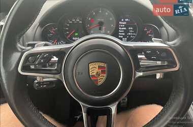 Внедорожник / Кроссовер Porsche Cayenne 2015 в 
