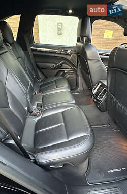 Внедорожник / Кроссовер Porsche Cayenne 2014 в 