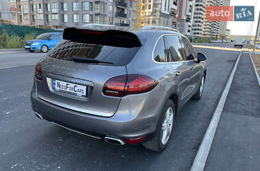 Внедорожник / Кроссовер Porsche Cayenne 2010 в 